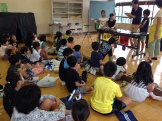 子供会の夏休みお楽しみ会にマジシャンの子供向けマジックショー in 東京都国立市小学校